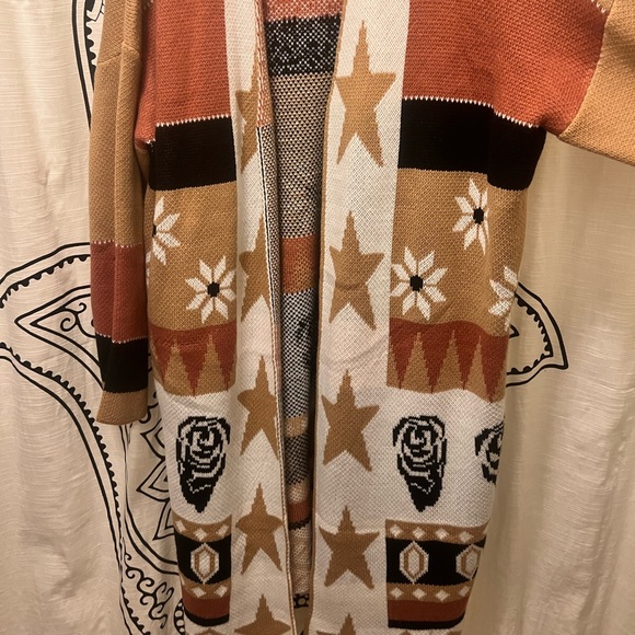 Gorgeous long cardigan sweater. Perfect for cozy autumn outings - Picture 2 of 3